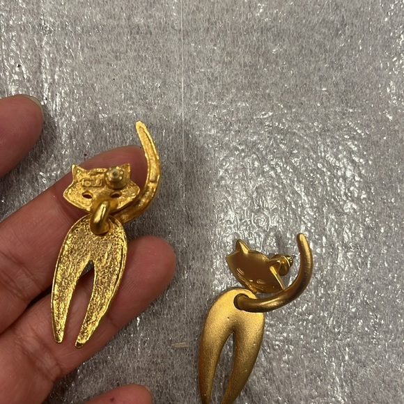 ❤️Host Picks❤️Vintage Signed JJ Articulating Cat Earrings - Picture 3 of 4